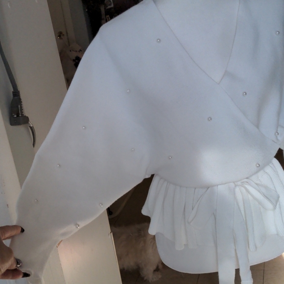 V-Neck Beaded Ruffle Hem Sweater - Picture 4 of 16